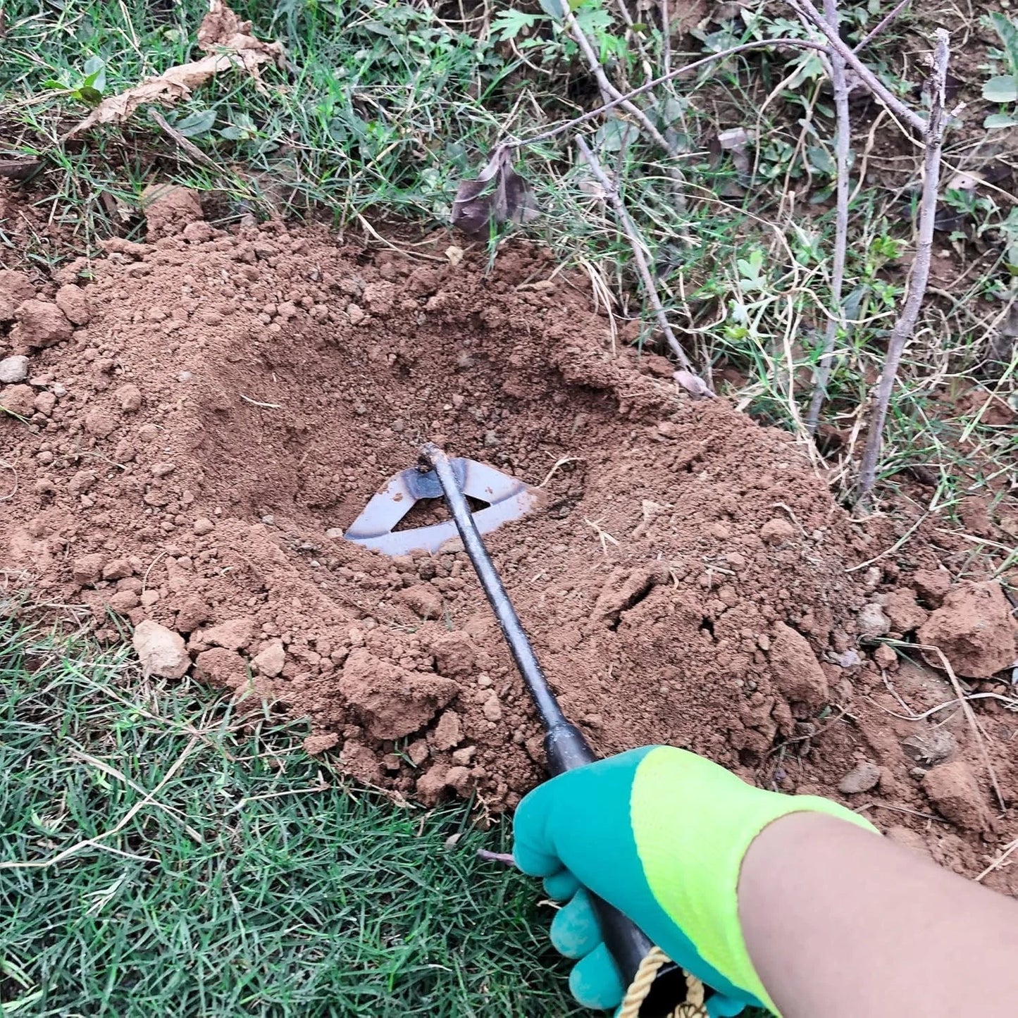 Gardening Tools Set: Hollow Hoe & Japanese Sickle for Effortless Weeding